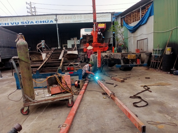 Sửa chữa xe cẩu - Chi Nhánh - Công Ty TNHH Trâm Anh Hùng Phát